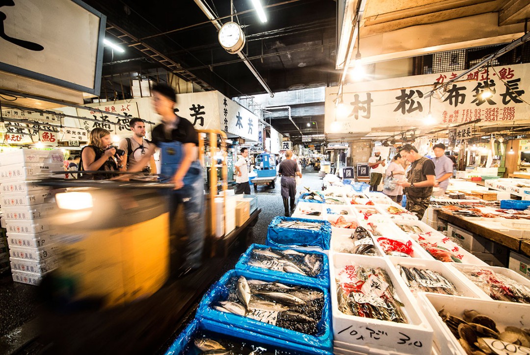 ตลาดปลาสึกิจิ แหล่งอาหารทะเลสดที่ญี่ปุ่น