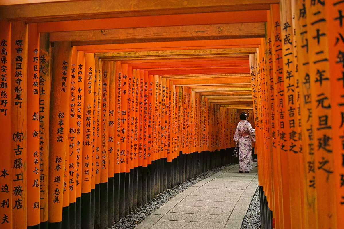 ขอพรเทพเจ้าจิ้งจอก ศาลเจ้าเทพเจ้าจิ้งจอกอินาริ (Fushimi Inari Shrine)