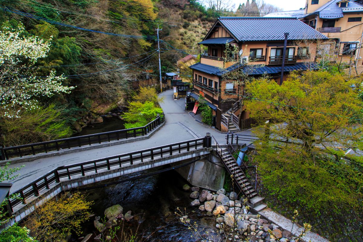 เมืองออนเซ็นคุโรคาวะ ( Kurokawa onsen )