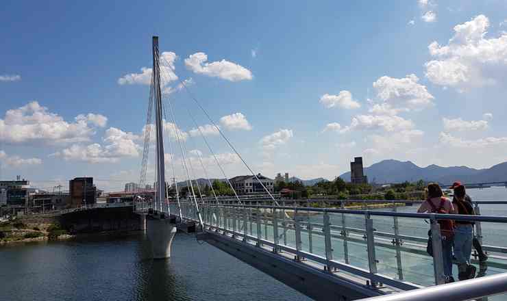 เที่ยวเกาหลีสะพานกระจกแก้วเกาหลี ซุยังคัง หรือ Soyanggana Sky Walk สะพานกระจก